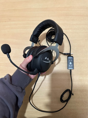 Auriculares HyperX Cloud 2 2 background