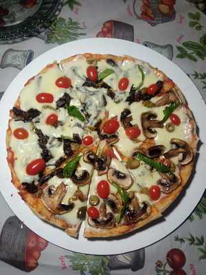 Pizza with mushrooms. Пицца с грибами. Pizza con hongos. 1 background