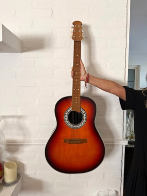 Guitarra Acústica con funda SIN USO! 1 background