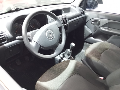 VENDO CLIO 2013 SOLO NAFTA 3 background