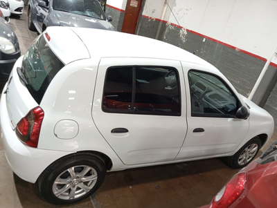 VENDO CLIO 2013 SOLO NAFTA 5 background