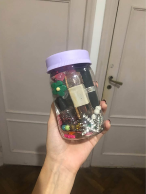 Frasco sorpresa de accesorios y maquillaje 💗 3 background