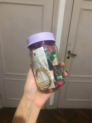 Frasco sorpresa de accesorios y maquillaje 💗 2 background